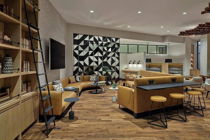Lounge 94 of 145